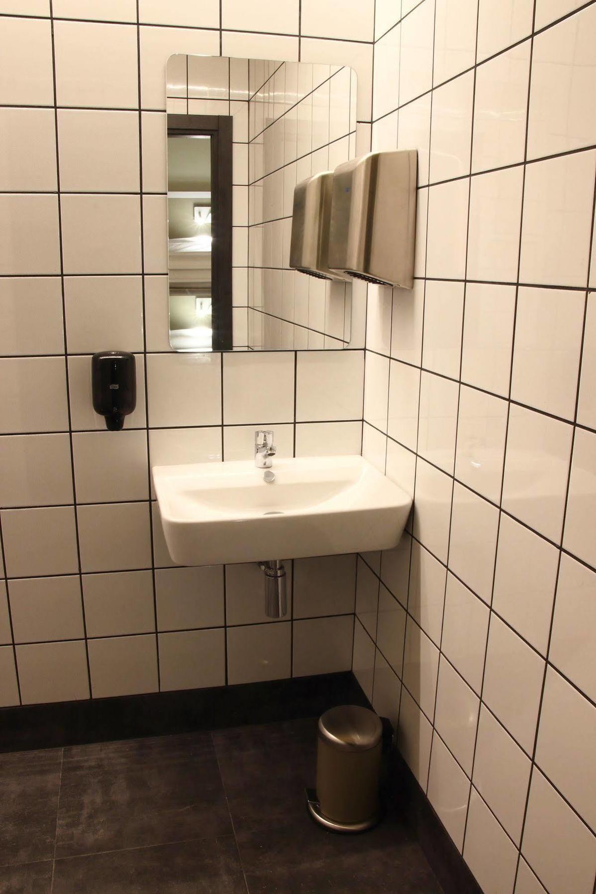 Poshtel Bilbao - Premium Hostel Buitenkant foto